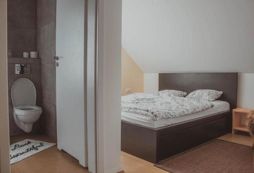 تختخواب و صبحانه Sandur