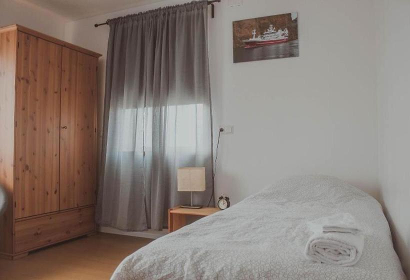 تختخواب و صبحانه Sandur