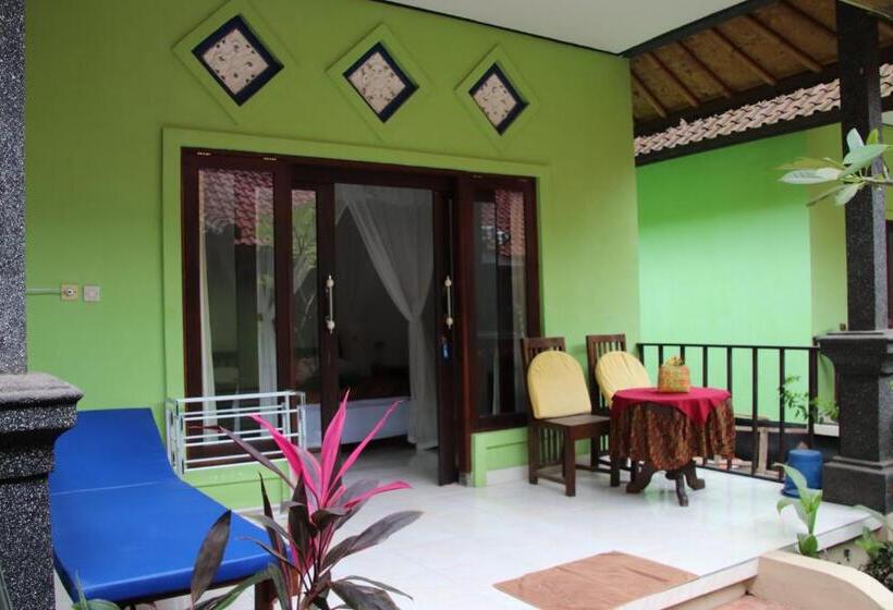 ペンション Taman Sandat