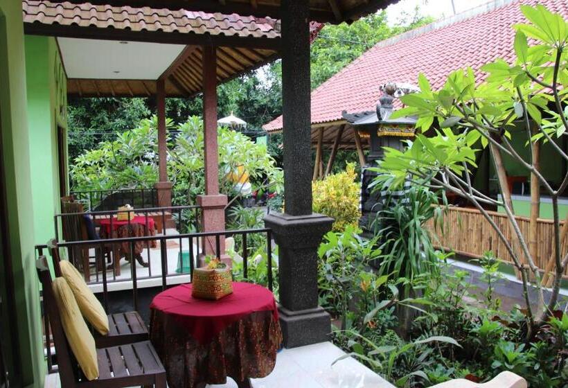 ペンション Taman Sandat