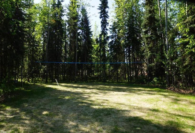 Sven's Basecamp Hostel