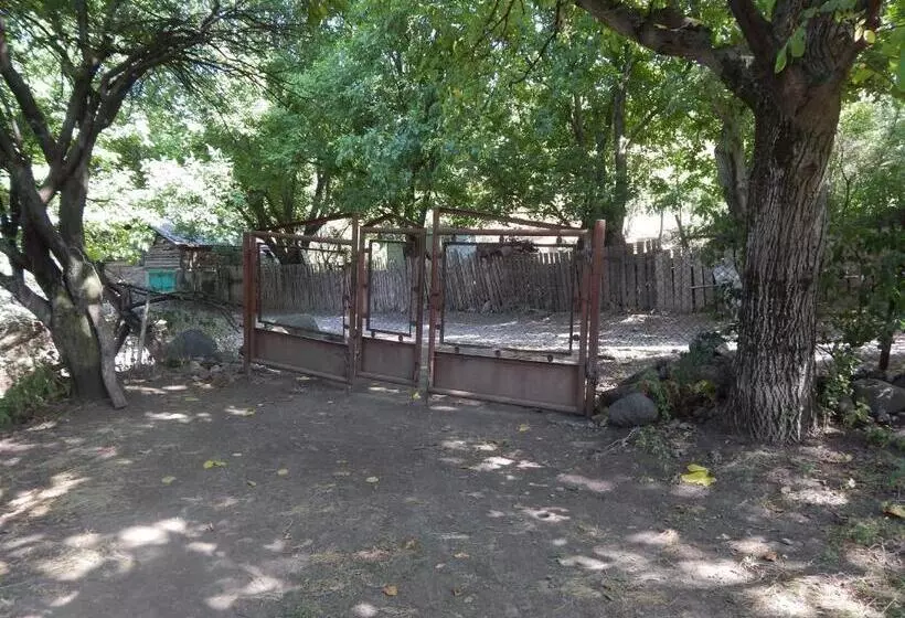 پانسیون Nato Gesthouse In Uraveli