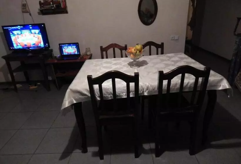 پانسیون Nato Gesthouse In Uraveli