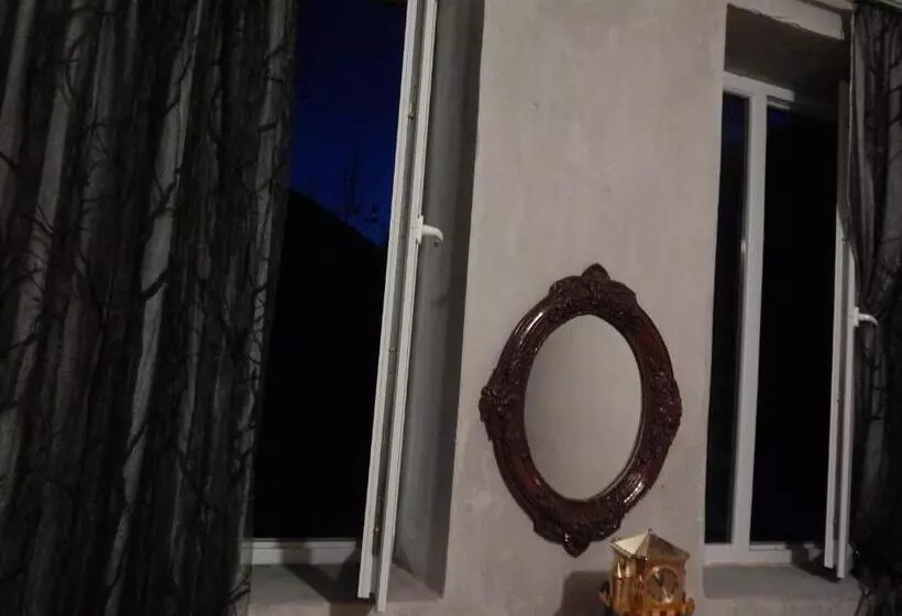 پانسیون Nato Gesthouse In Uraveli