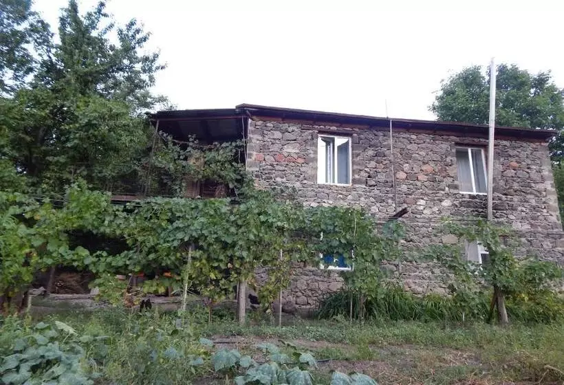 پانسیون Nato Gesthouse In Uraveli