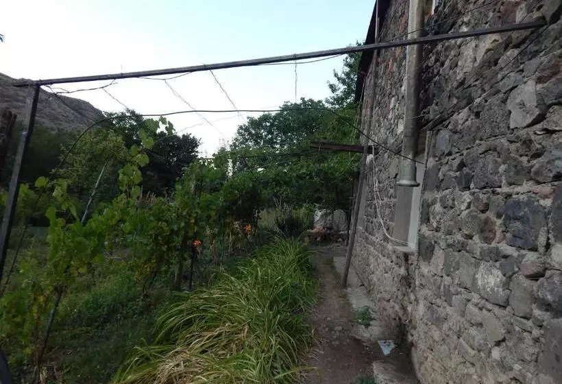 پانسیون Nato Gesthouse In Uraveli