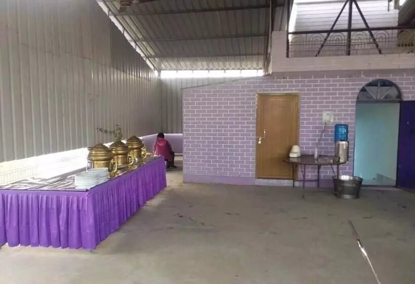 ペンション Srishti Shelter