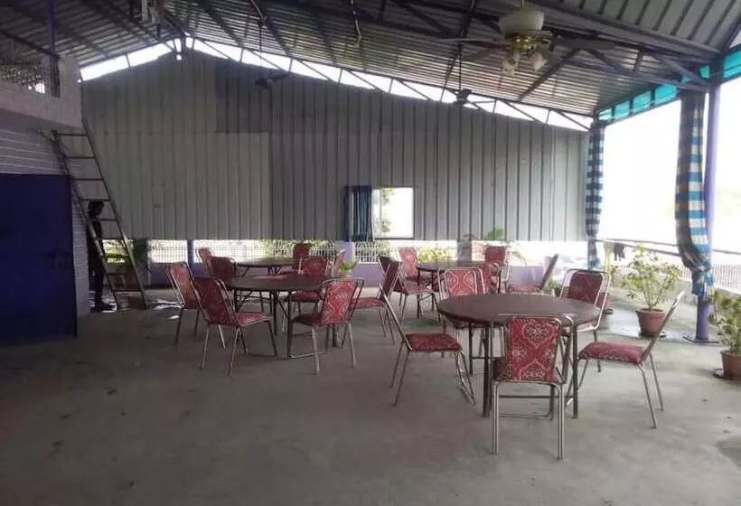 ペンション Srishti Shelter