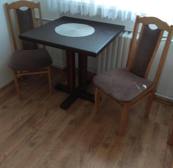 ペンション Restaurace Alvi