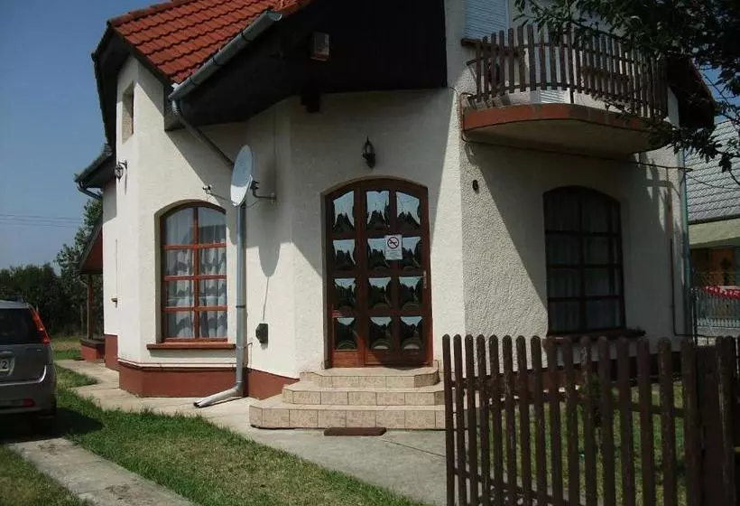 پانسیون Zsuzsanna Vendégház