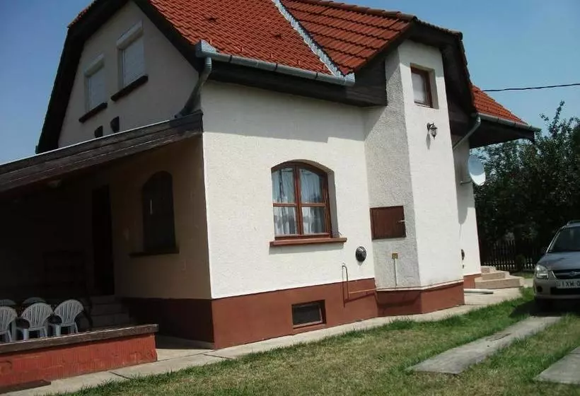 پانسیون Zsuzsanna Vendégház