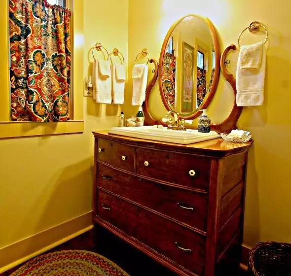 Kangaroo House Bed & Breakfast