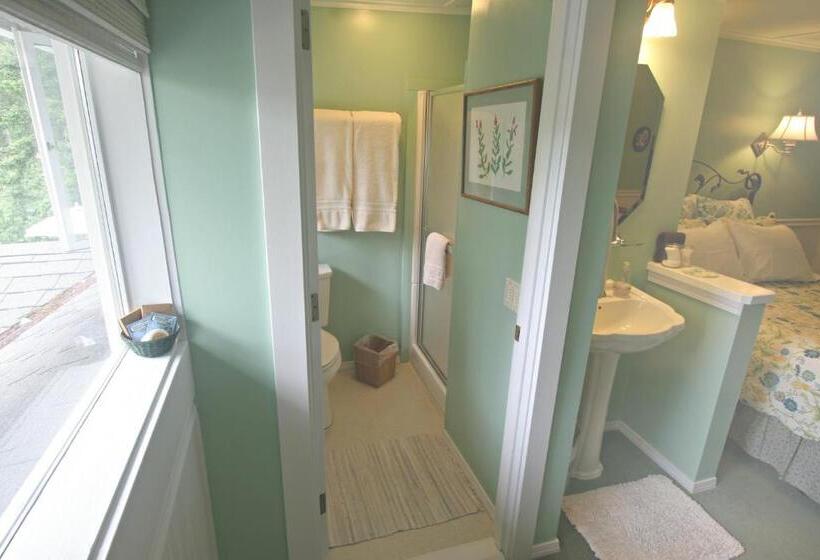 Kangaroo House Bed & Breakfast