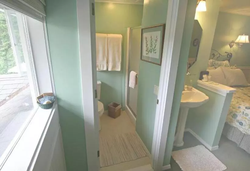 Kangaroo House Bed & Breakfast