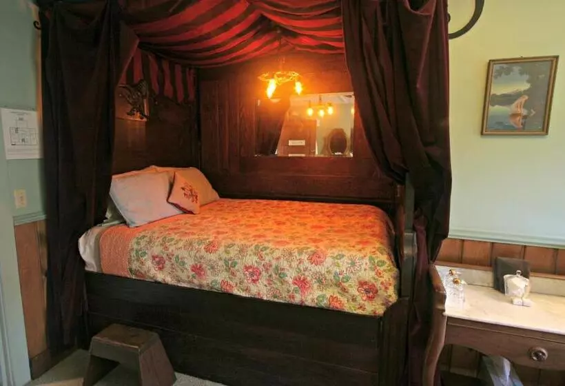 Kangaroo House Bed & Breakfast