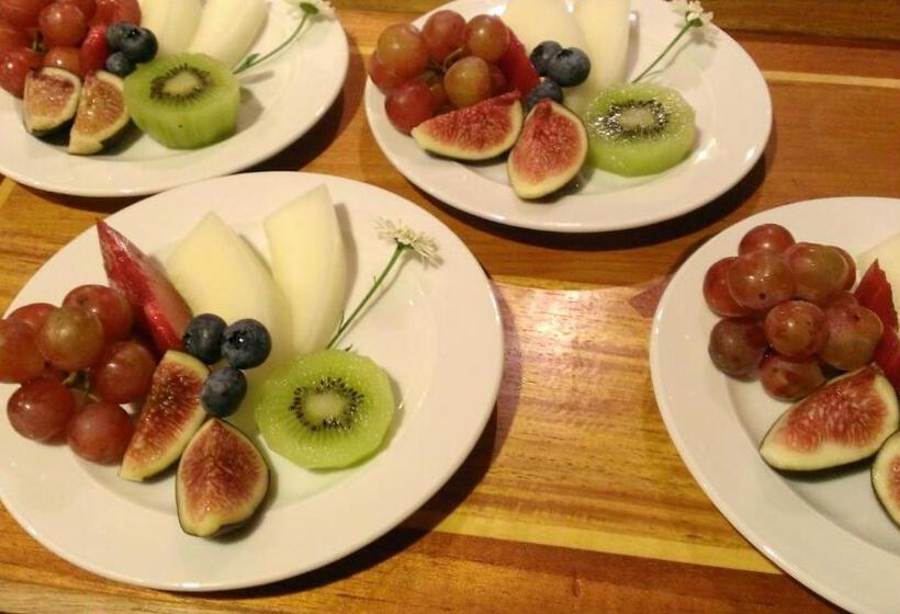 Kangaroo House Bed & Breakfast