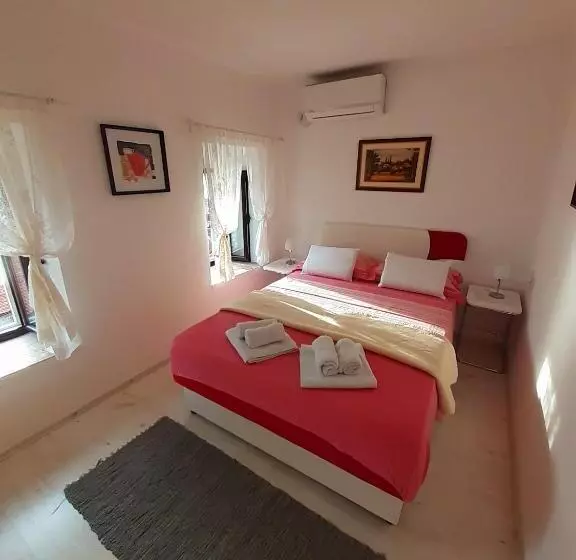 پانسیون Bellavistazmukic Guesthouse