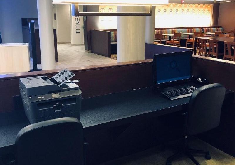 Отель Fairfield Inn & Suites By Marriott Decorah