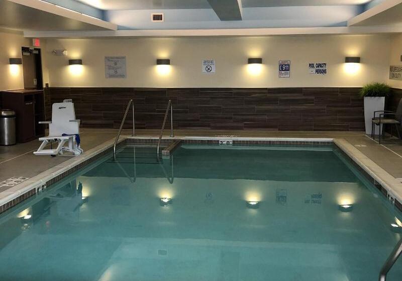 Отель Fairfield Inn & Suites By Marriott Decorah