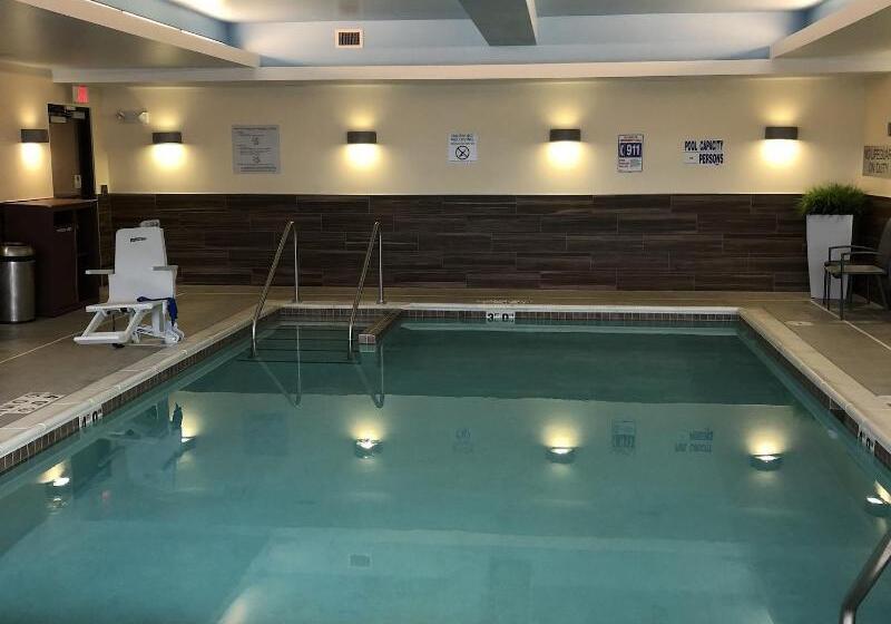 Отель Fairfield Inn & Suites By Marriott Decorah