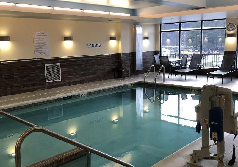 Отель Fairfield Inn & Suites By Marriott Decorah