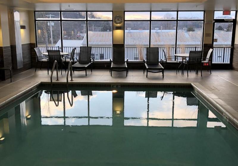 Отель Fairfield Inn & Suites By Marriott Decorah