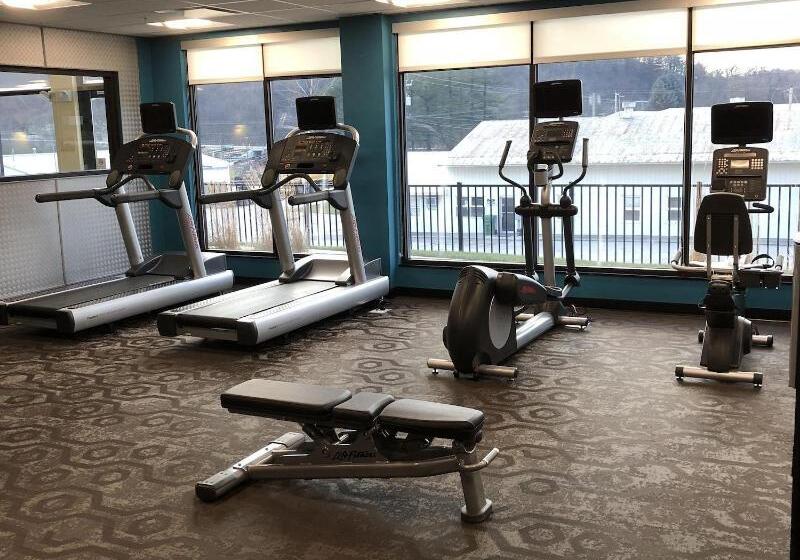 Отель Fairfield Inn & Suites By Marriott Decorah