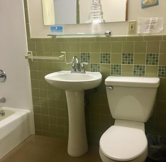 فندق على الطريق The Skylark Beach Inn