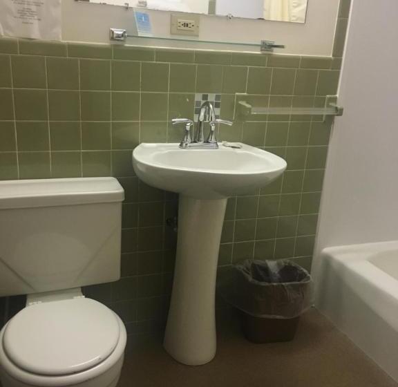 فندق على الطريق The Skylark Beach Inn