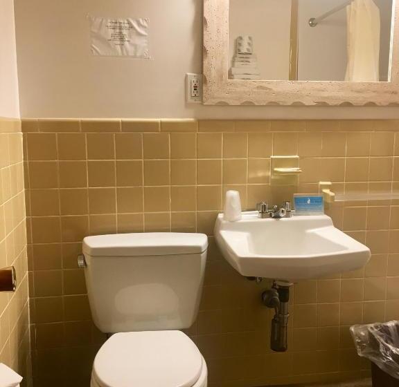 فندق على الطريق The Skylark Beach Inn