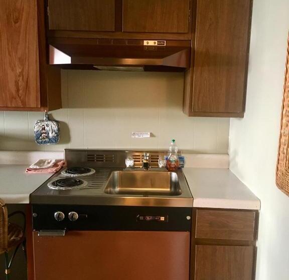 فندق على الطريق The Skylark Beach Inn