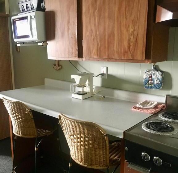 فندق على الطريق The Skylark Beach Inn