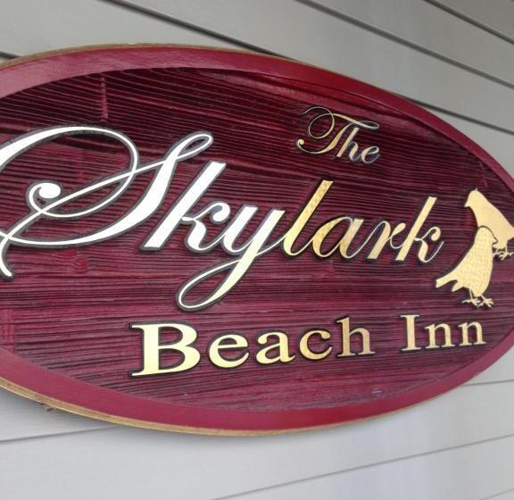 فندق على الطريق The Skylark Beach Inn