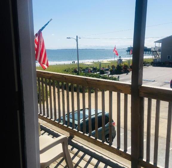 فندق على الطريق The Skylark Beach Inn