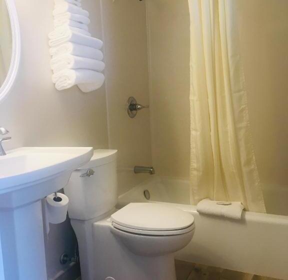 فندق على الطريق The Skylark Beach Inn