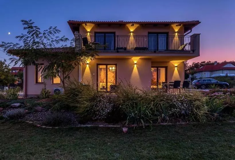 Majatalo Azur Villa