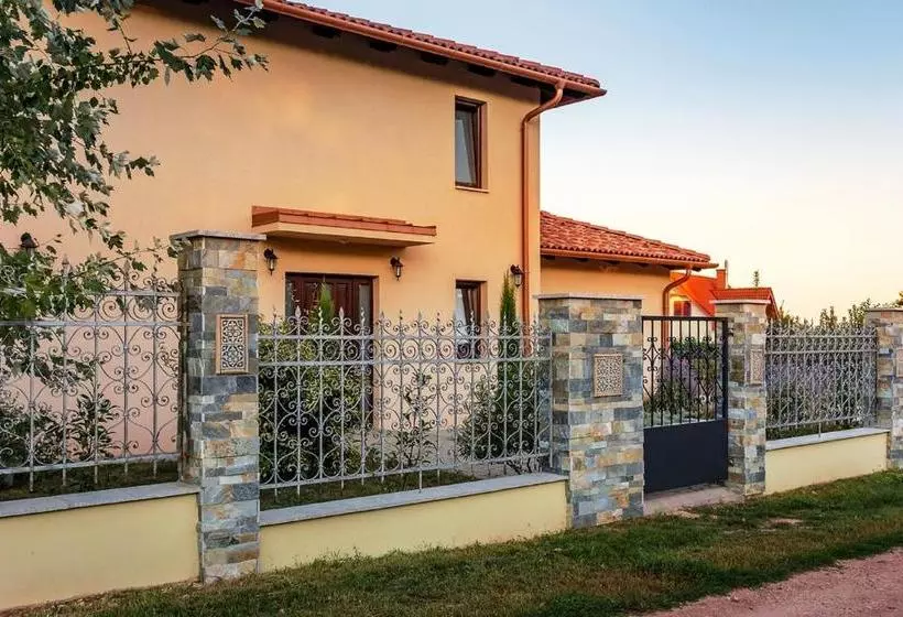 Majatalo Azur Villa