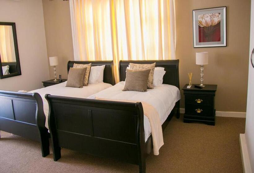 پانسیون Jacaranda