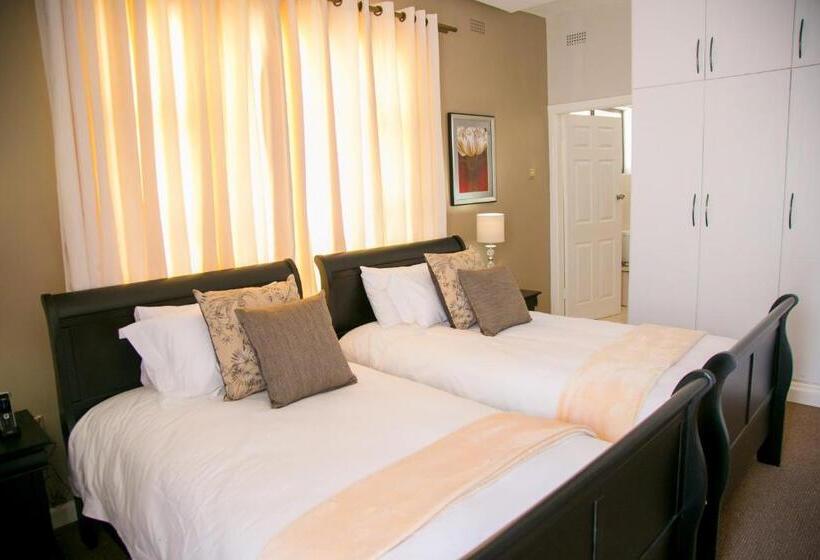 پانسیون Jacaranda