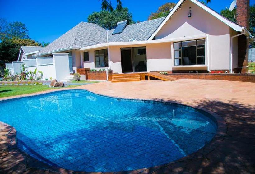 پانسیون Jacaranda