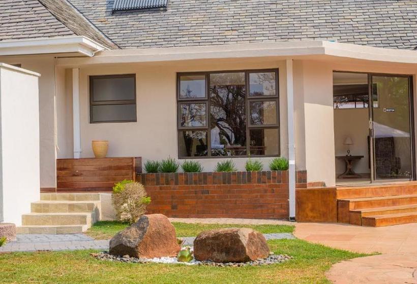 پانسیون Jacaranda