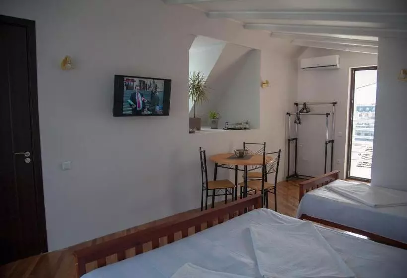 پانسیون Cozy Guest House In Old Batumi