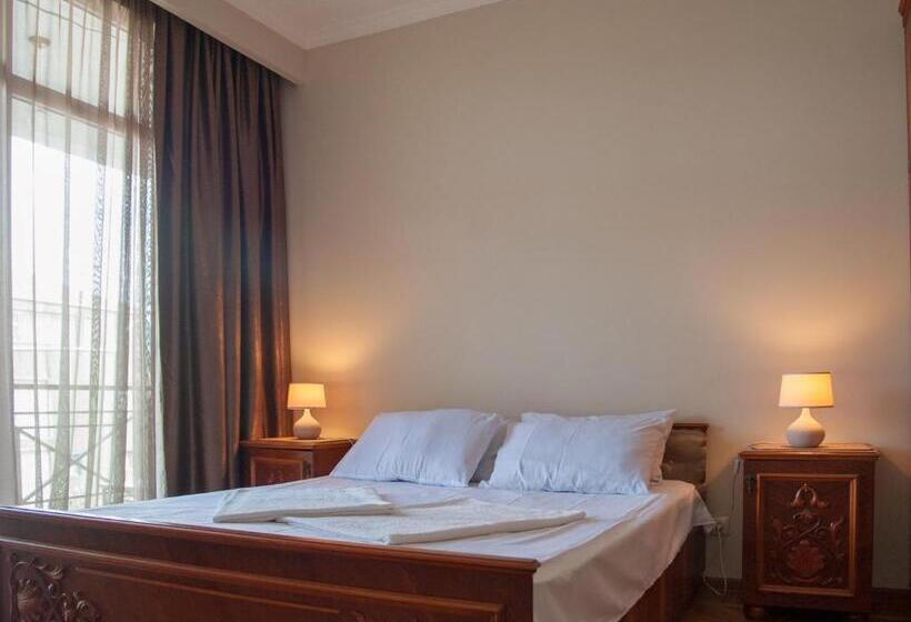 پانسیون Cozy Guest House In Old Batumi