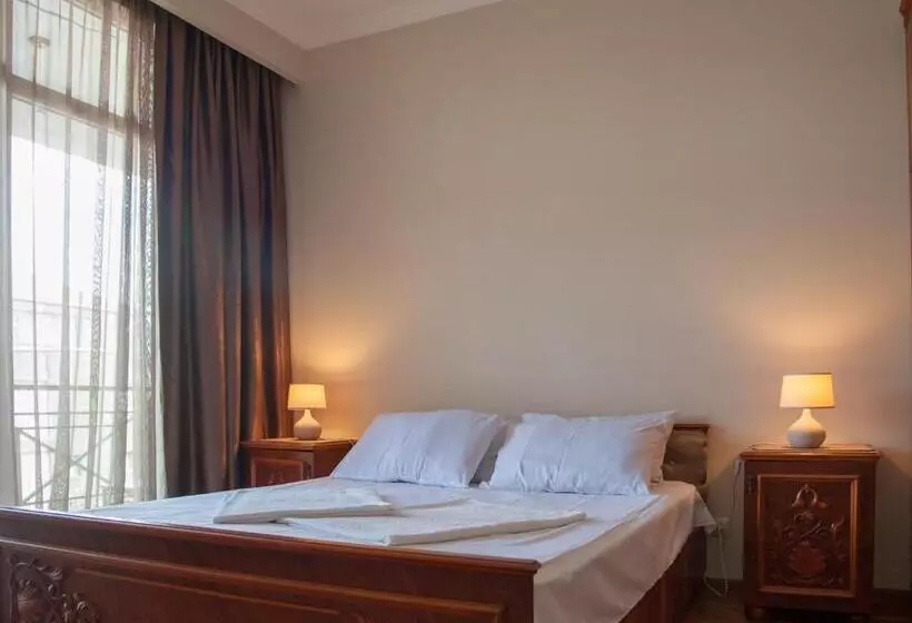 پانسیون Cozy Guest House In Old Batumi