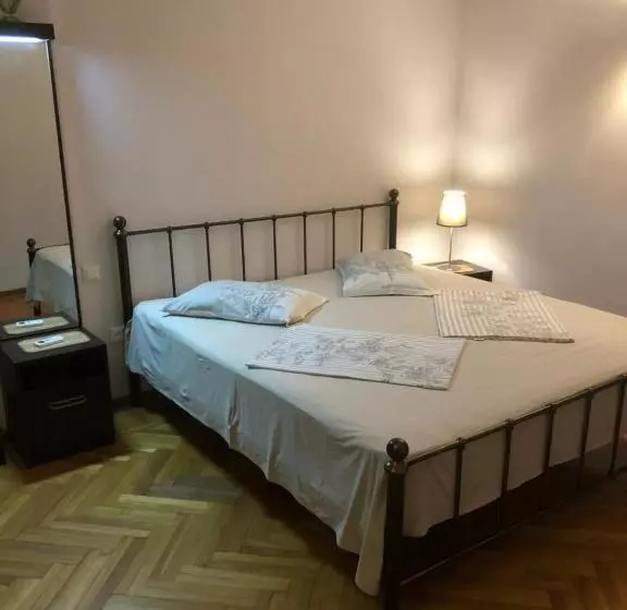 پانسیون Cozy Guest House In Old Batumi