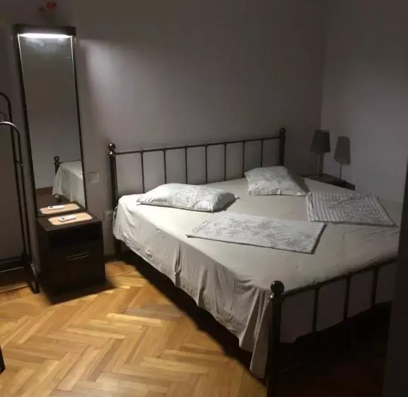پانسیون Cozy Guest House In Old Batumi