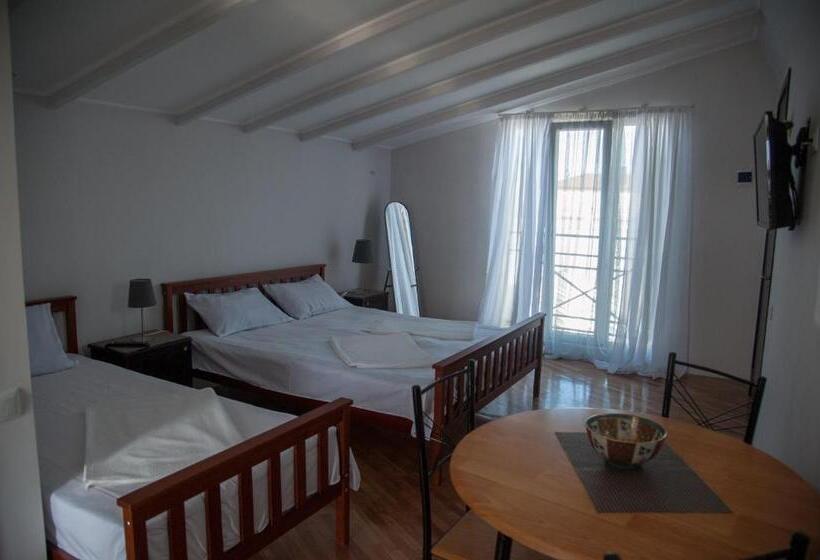 پانسیون Cozy Guest House In Old Batumi