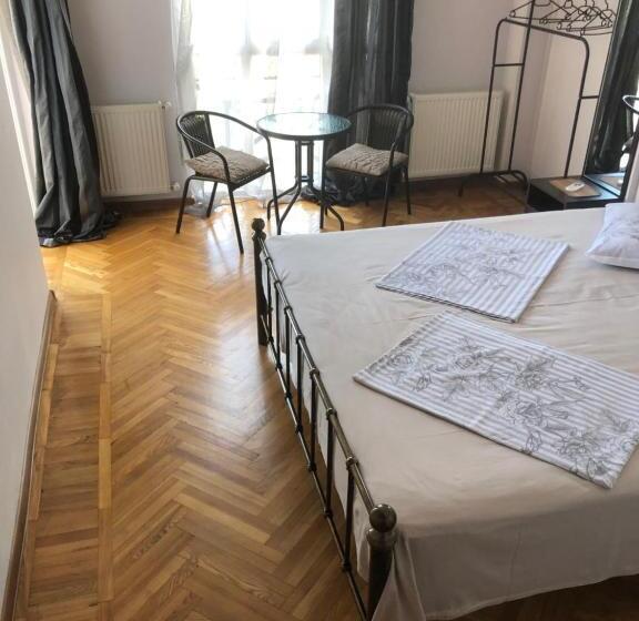 پانسیون Cozy Guest House In Old Batumi