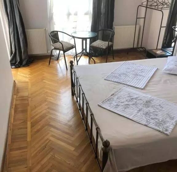 پانسیون Cozy Guest House In Old Batumi