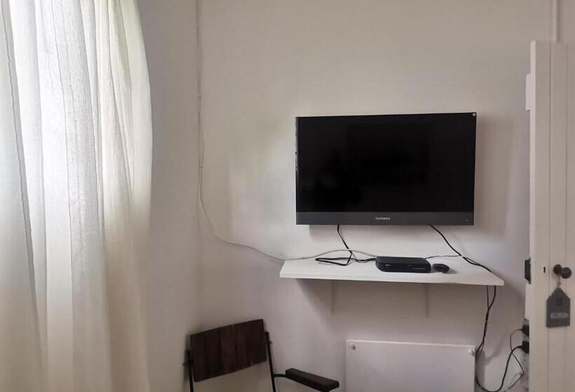 פנסיון Sani Window B&b And Self Catering